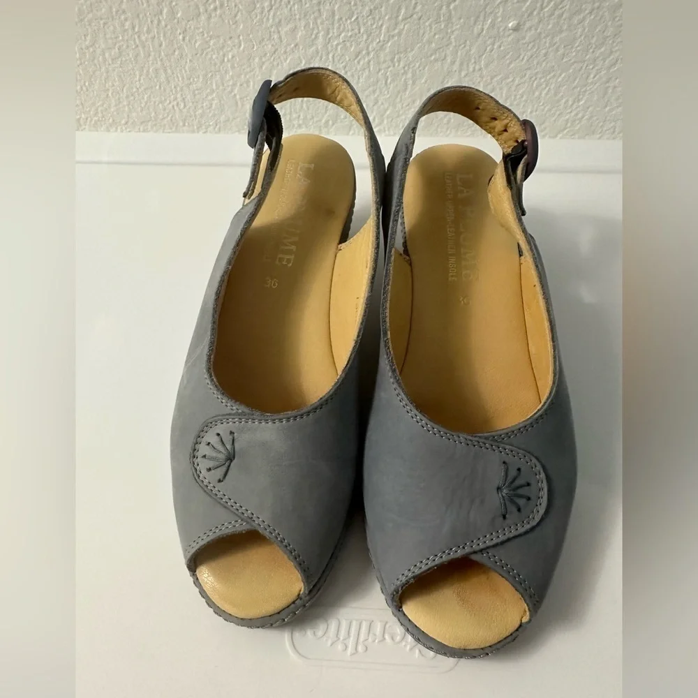 LA Plume Blue/Gray Leather Peep-Toe Slingback Sandals Gently Worn